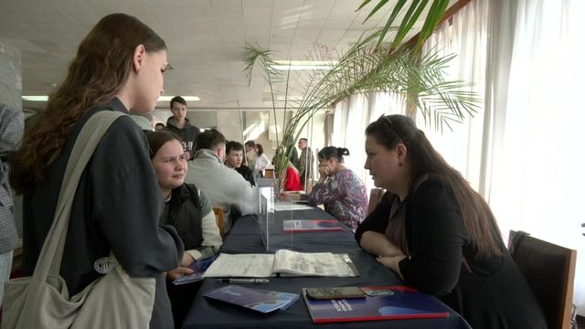 Йошкаролинцам помогли подобрать вакансии на ярмарке «Работа России. Время возможностей»