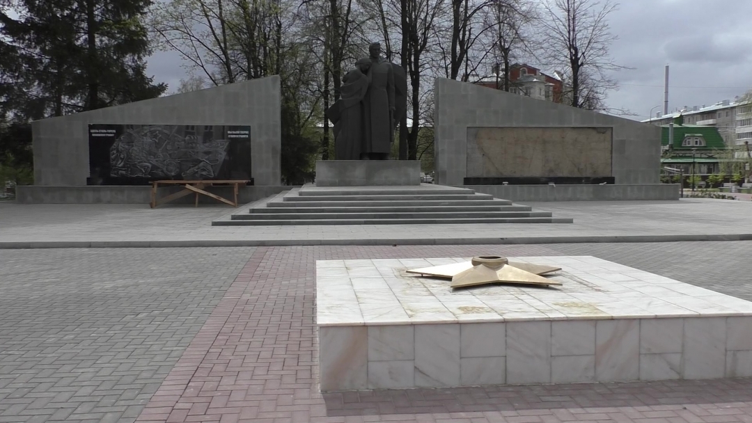 В центре поселка Медведево продолжается реконструкция Монумента Воинской славы