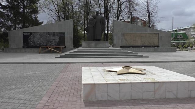В центре поселка Медведево продолжается реконструкция Монумента Воинской славы