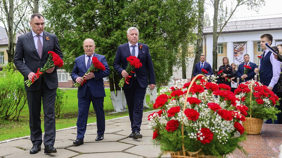 Глава Марий Эл открыл Аллею истории Завода полупроводниковых приборов
