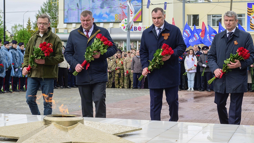 В посёлке Медведево зажгли Вечный огонь
