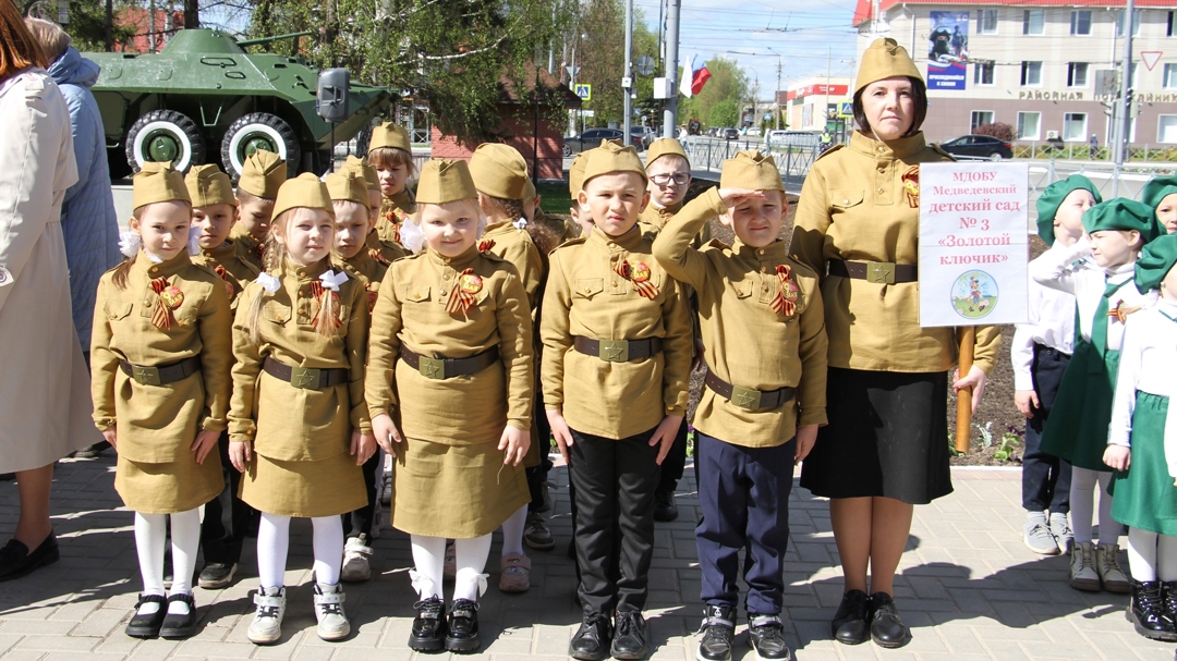 В посёлке Медведево прошёл парад дошкольников