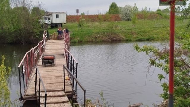 В Йошкар-Оле в Ширяйково на воду спущен понтонный мост