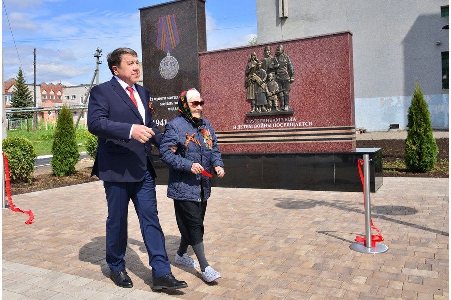 Медведево районысо Кузнецово селаште тылын труженикше да сарын икшывыже-влаклан памятникым почыныт