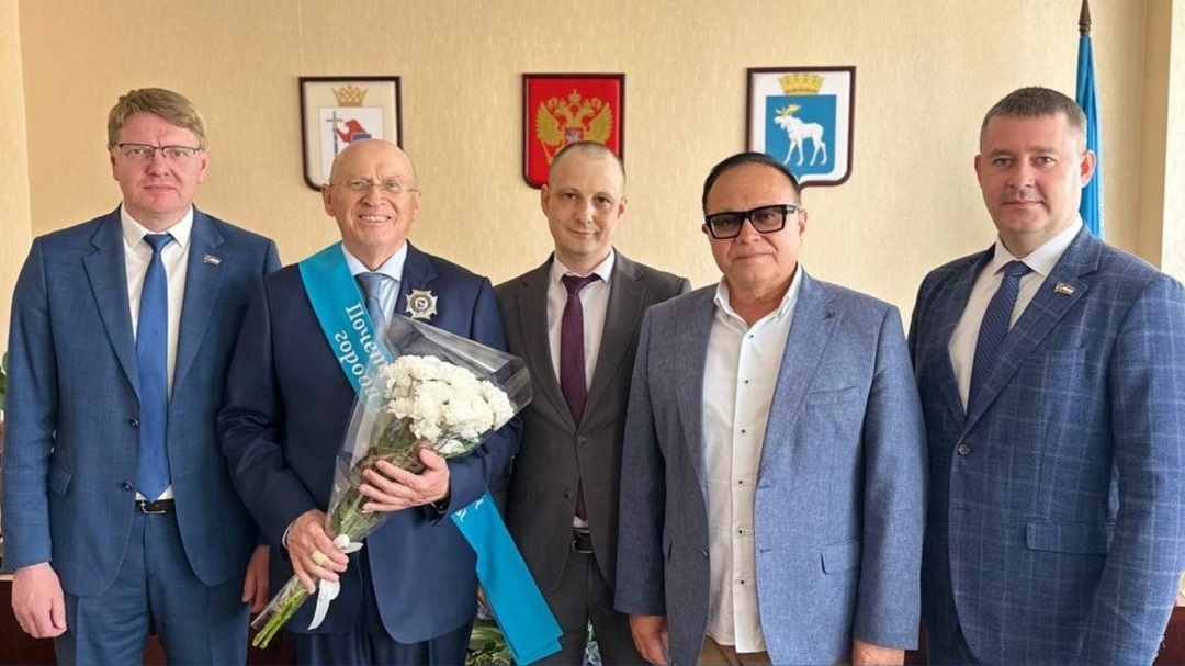 В Марий Эл регалии Почетного гражданина Йошкар-Олы вручили Николаю Куклину