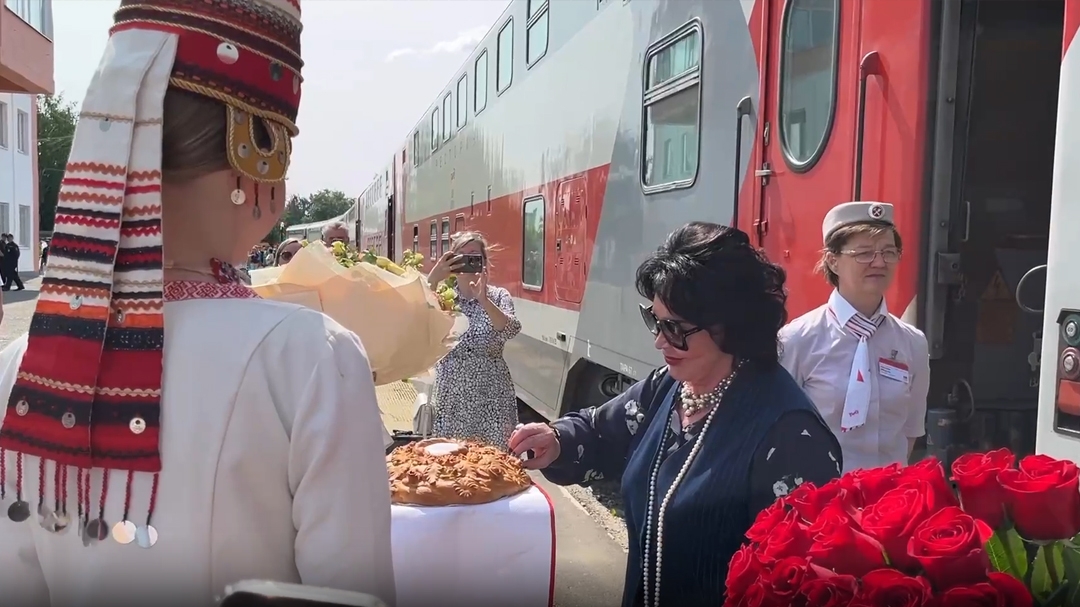 В Йошкар-Оле с караваем и танцами встретили Надежду Бабкину