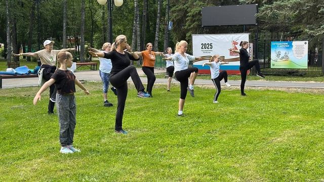 В Йошкар-Оле открыли сезон утренней зарядки на свежем воздухе