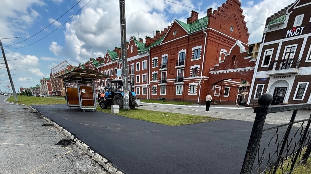 В Йошкар-Оле обновляют площадки остановочных павильонов
