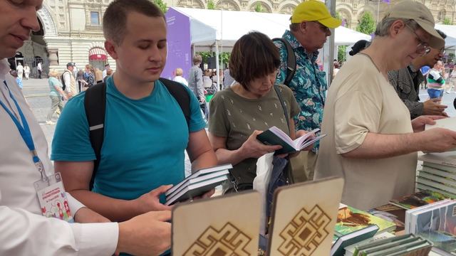 Марий Эл ТВ: «Марий книга издательстве» савыктыш пӧрт Москошто эртыше «Йошкар площадь» книга фестивальыш ушнен