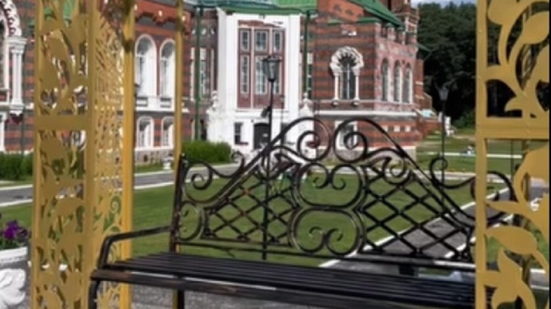 У замка Шереметева в Марий Эл появилась скамья, исполняющая желания