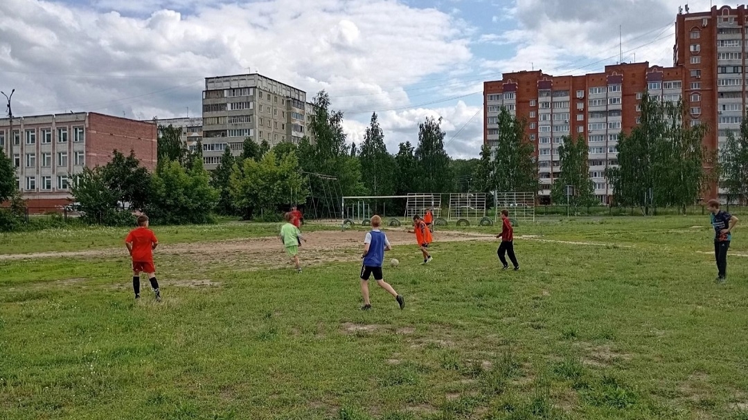 В Йошкар-Оле дети могут научиться играть в футбол у профессионалов