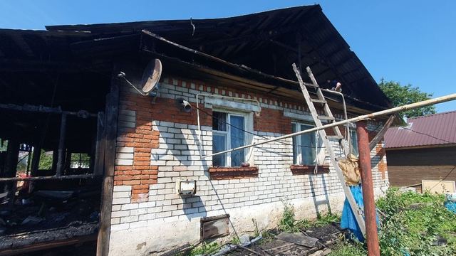 В Марий Эл семья эвакуировалась из горящего дома через окно