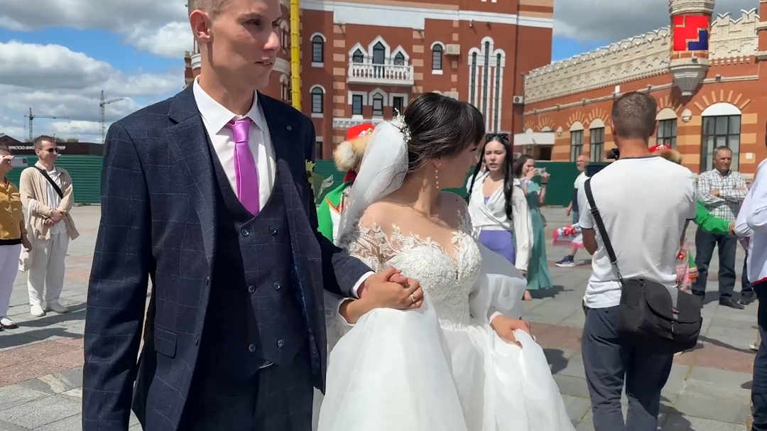 Марий Эл ТВ: на Патриаршей площади закружили в марийской свадебной плясовой
