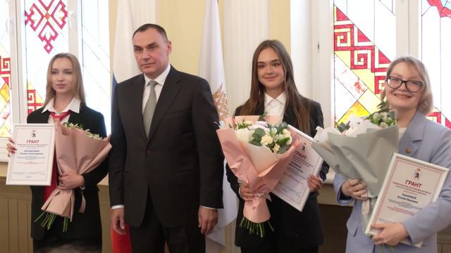 Глава Марий Эл вручил гранты правительства призерам Всероссийской олимпиады школьников