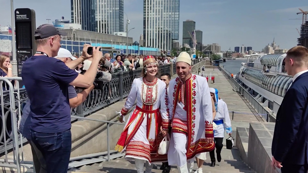 Молодая пара из Марий Эл поженилась на Всероссийском свадебном фестивале