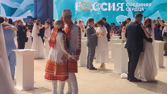Юсеф Салмин и Екатерина Уренцова из Марий Эл заключили брак в Национальном центре «Россия»