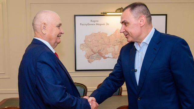 Глава Марий Эл передал Ивану Казанкову орден Дружбы ЛНР