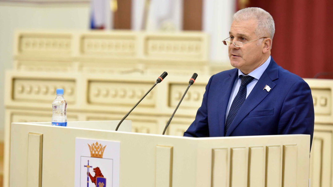 Сергей Мартынов поздравил жителей Марий Эл с Днём Государственного флага Российской Федерации