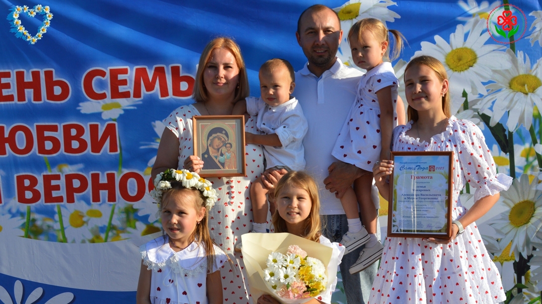 Семья Макаровых из Марий Эл одержала победу на всероссийском конкурсе «Семья года – 2025»