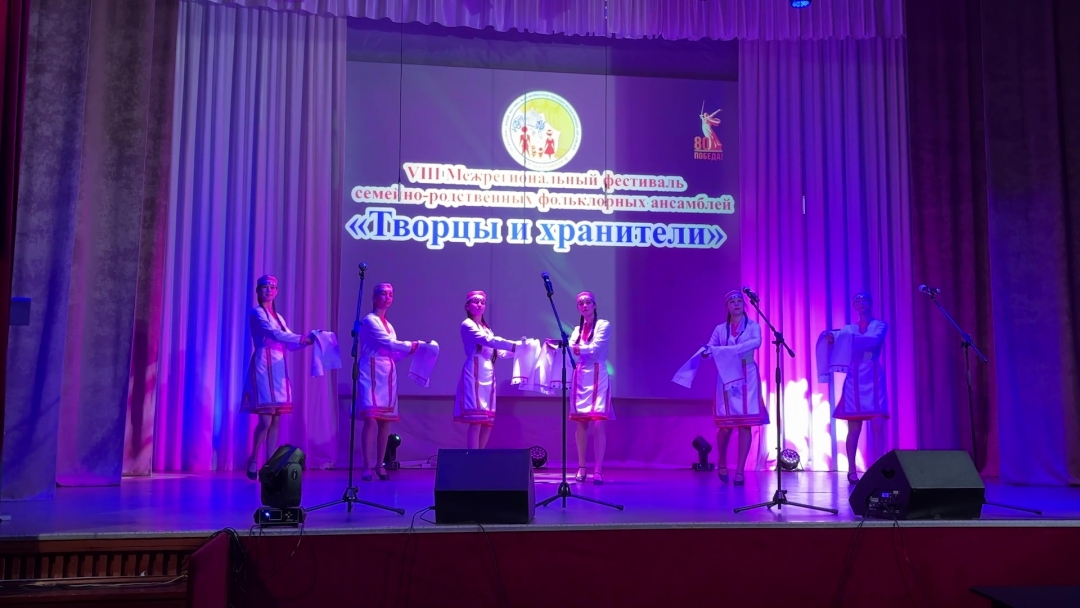 У Торъялыште еш да родо-тукым ансамбль-влакын «Творцы и хранители» фестивальышт эртен