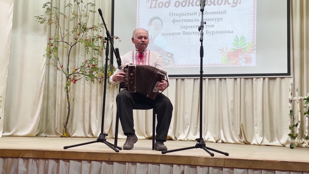 В обновленном доме культуры в д. Кужмара прошел конкурс гармонистов