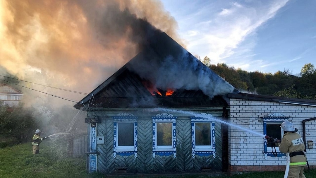 Пожар серьезно повредил частный дом в Козьмодемьянске