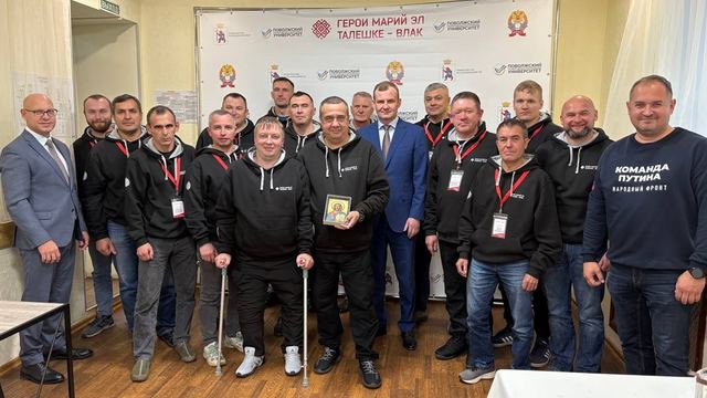 Заместитель председателя правительства Марий Эл Евгений Курмаев поздравил ветерана СВО с днём рождения