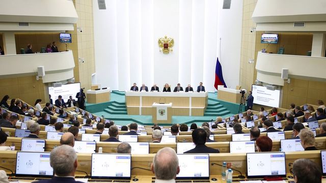 Сенатор Сергей Мартынов принял участие в обсуждении главного финансового документа страны