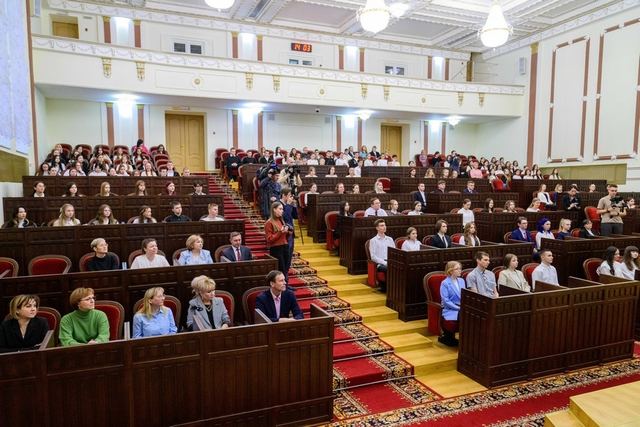 Юрий Зайцев республикын стипендиатше-влаклан дипломым кучыктен