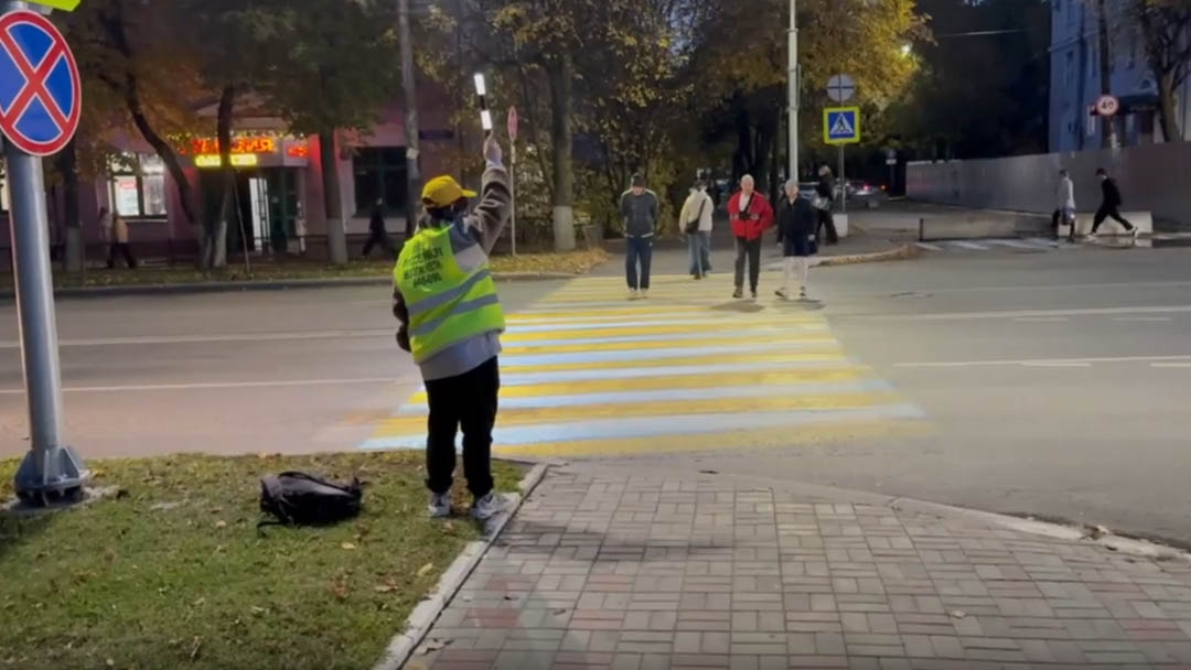 Волонтеры Йошкар-Олы делают пешеходные переходы безопаснее