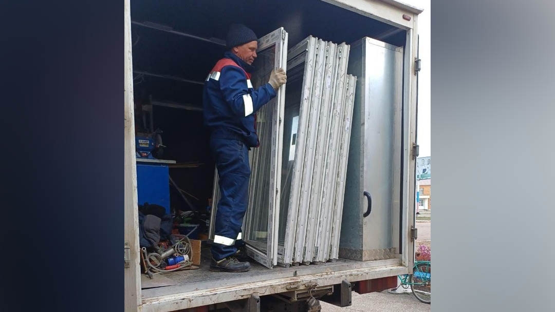 Бригада из Марий Эл модернизирует здание администрации в Гусарке