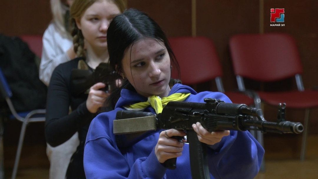 «Авангард» рӱдер уло республик гыч 200 наре юнармеецым сарзе могырым шуараш чумырен