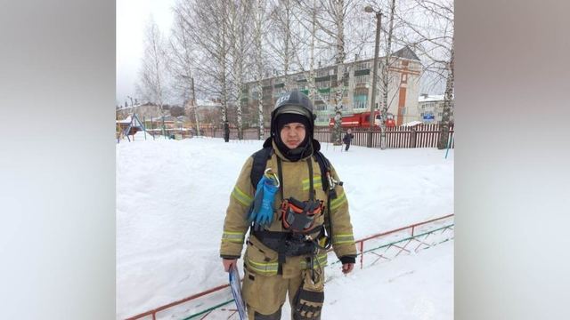 Огнеборец всегда в строю: пожарный спас дома соседей в Ронге