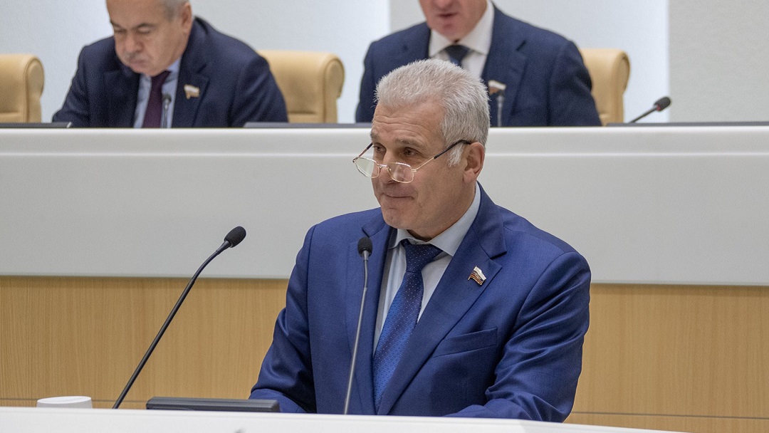 Сенатор РФ Сергей Мартынов поздравил сотрудников полиции с профессиональным праздником