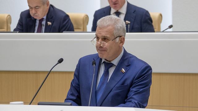 Сенатор РФ Сергей Мартынов поздравил сотрудников полиции с профессиональным праздником