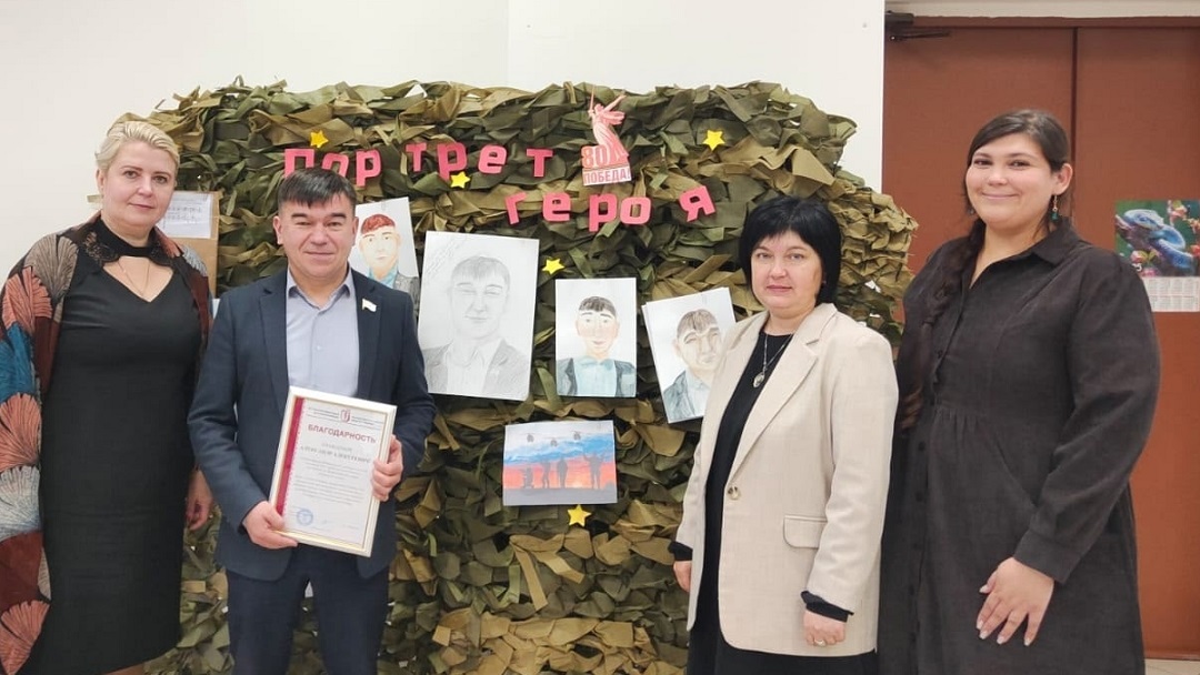 Школьники из Йошкар-Олы присоединились ко Всероссийской акции «Портрет героя»