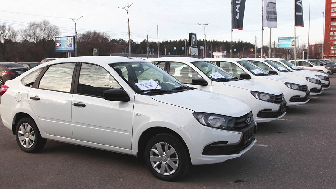 Восемь жителей Марий Эл, пострадавших на производстве, получили адаптированные автомобили от СФР