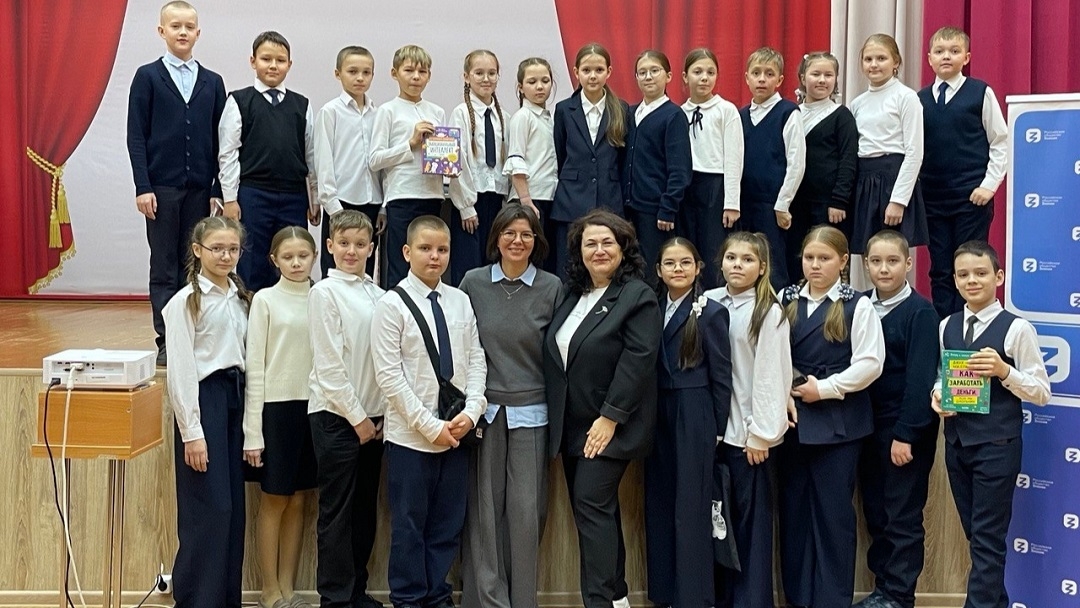 Писательница Светлана Иконникова встретилась со школьниками из Марий Эл