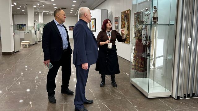 Сенатор Сергей Мартынов посетил выставку «Народы России» в Йошкар-Оле