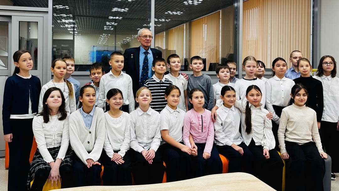 Встреча с космонавтом: звёзды стали ближе для учеников Йошкар-Олы