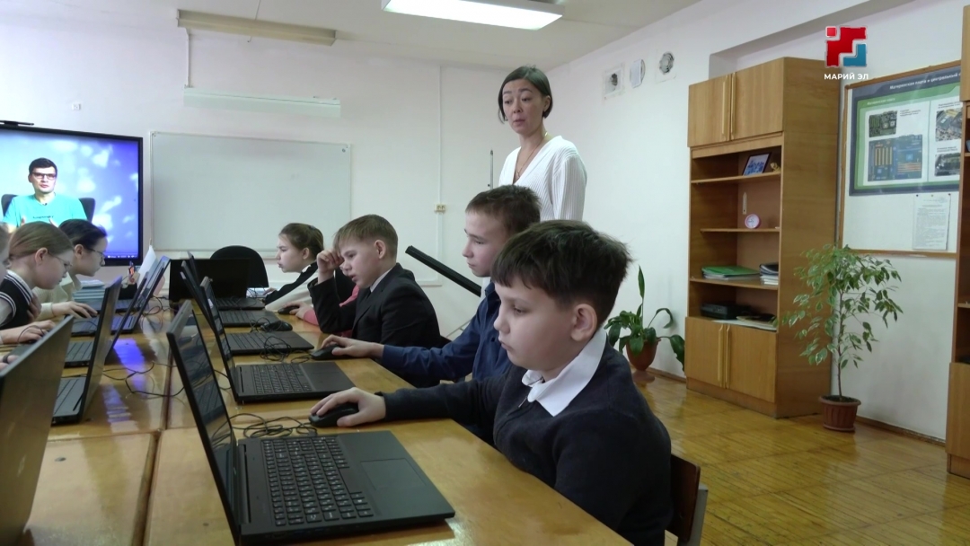 В школах республики продолжаются уроки цифровой грамотности