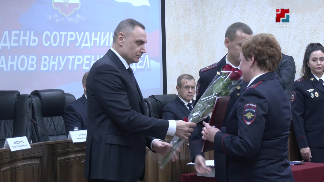 В Марий Эл, как и по всей России, в понедельник отметили День сотрудника органов внутренних дел