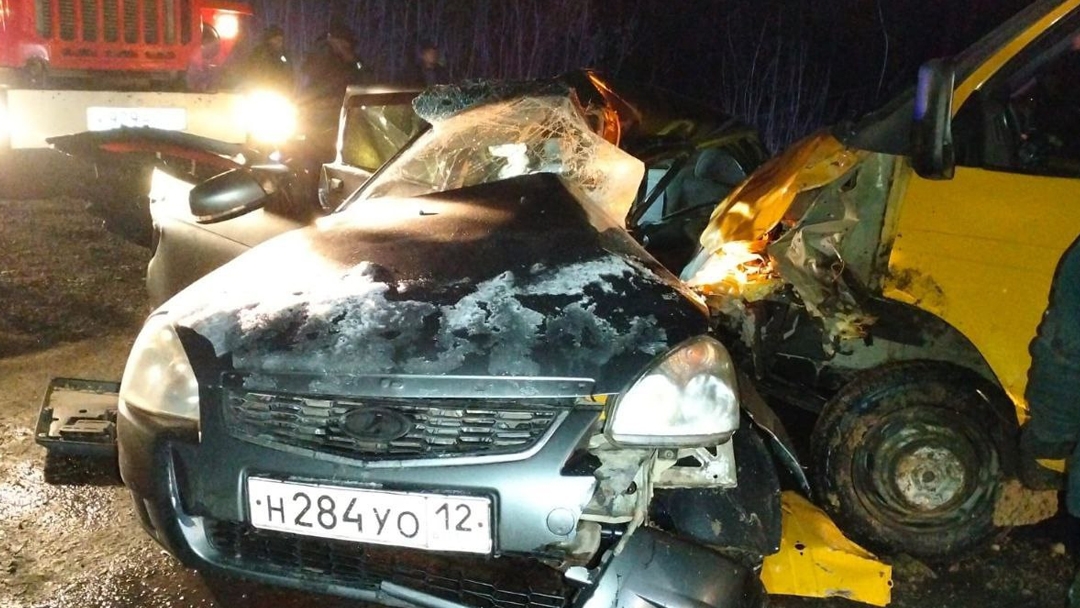 В Моркинском районе в результате лобового столкновения погибли три человека