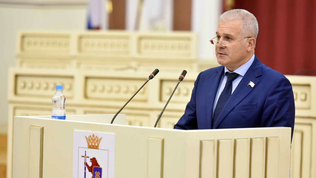 Сенатор от Марий Эл Сергей Мартынов поздравил жителей республики с Днем Конституции России