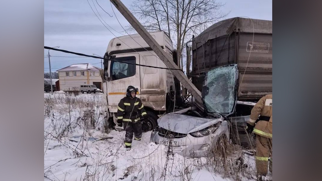 В Сернурском районе в лобовом столкновении Hyundai и КАМАЗа погиб водитель