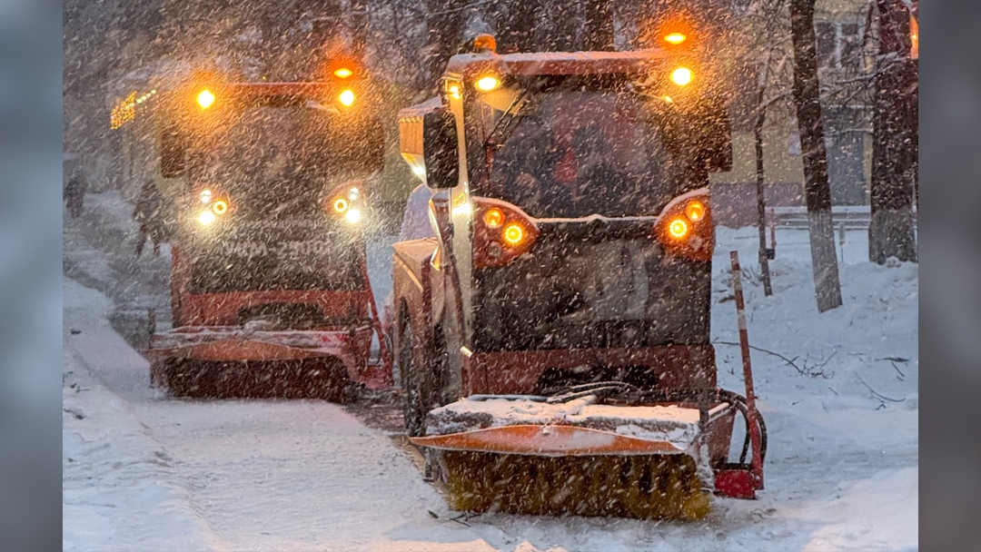 В Йошкар-Оле коммунальщики в усиленном режиме борются со снежными заносами