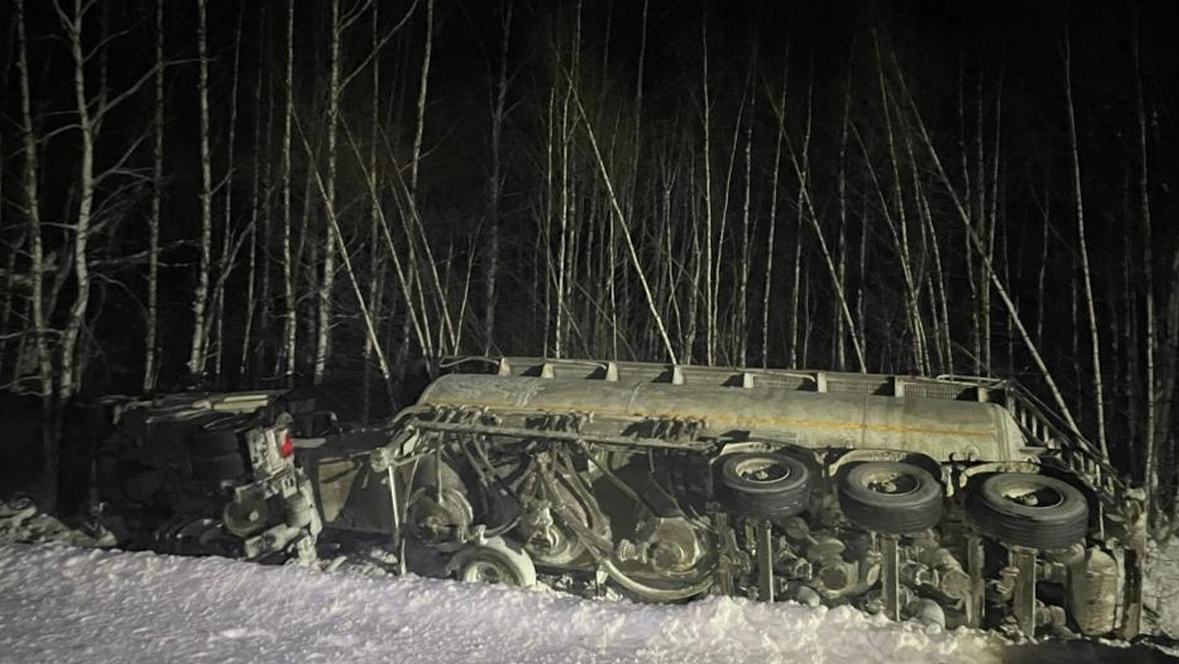 В Моркинском районе водитель легковушки не уступил дорогу грузовику