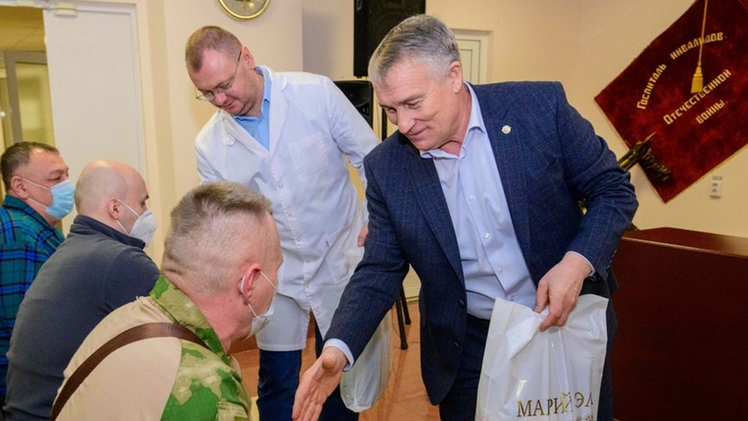 Глава Марий Эл передал поздравления с Новым годом участникам СВО, которые проходят реабилитацию