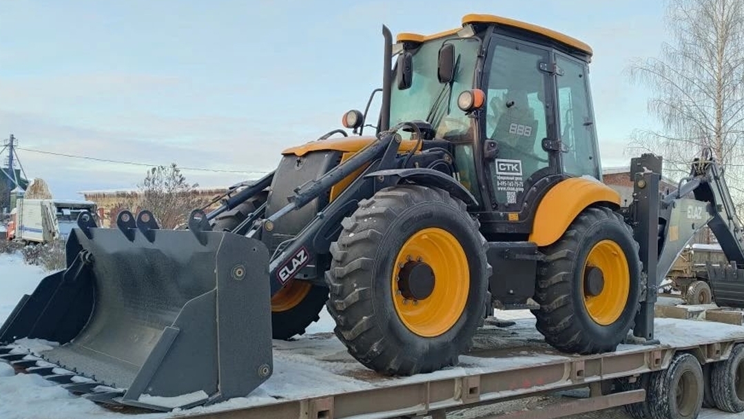 В Советском районе на службу выходит новый многофункциональный экскаватор-погрузчик