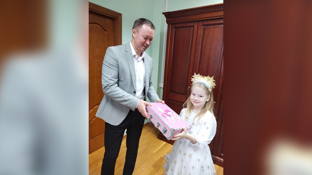 Министр здравоохранения Марий Эл исполнил новогодние желания детей